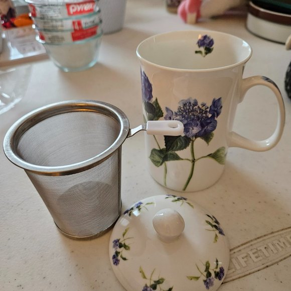 Teacup with strainer for loose tea designed with purple flowers. bone China - Picture 2 of 8